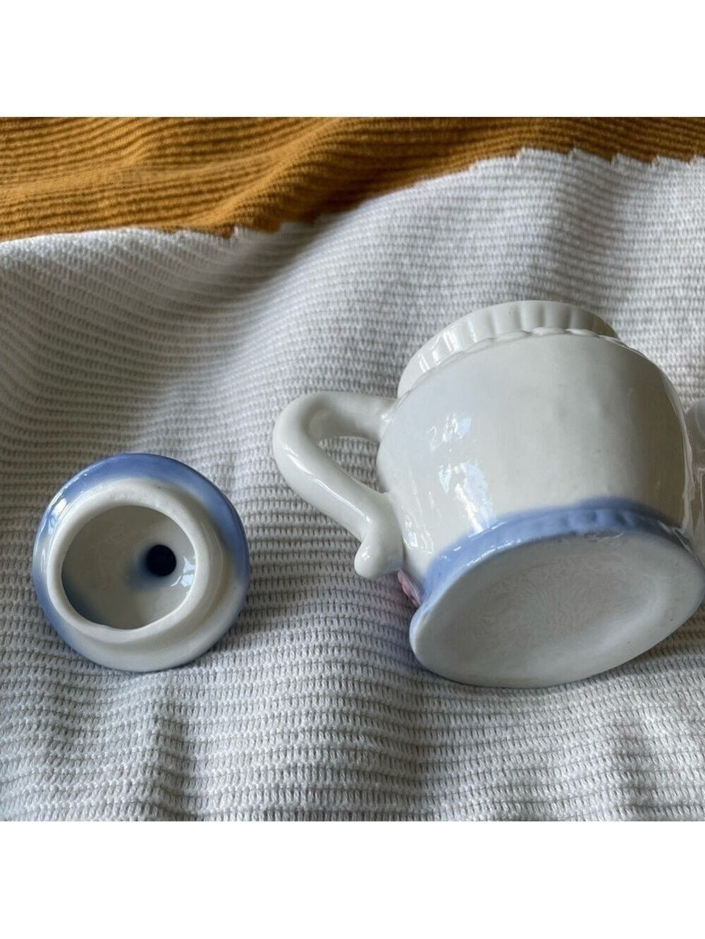 Mini Teapot 🫖 - Picture 3 of 7